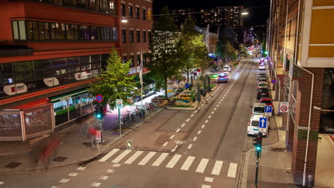 Nachtlicht-In-Oslo-Verfolgt-Den-Verkehrsfluss